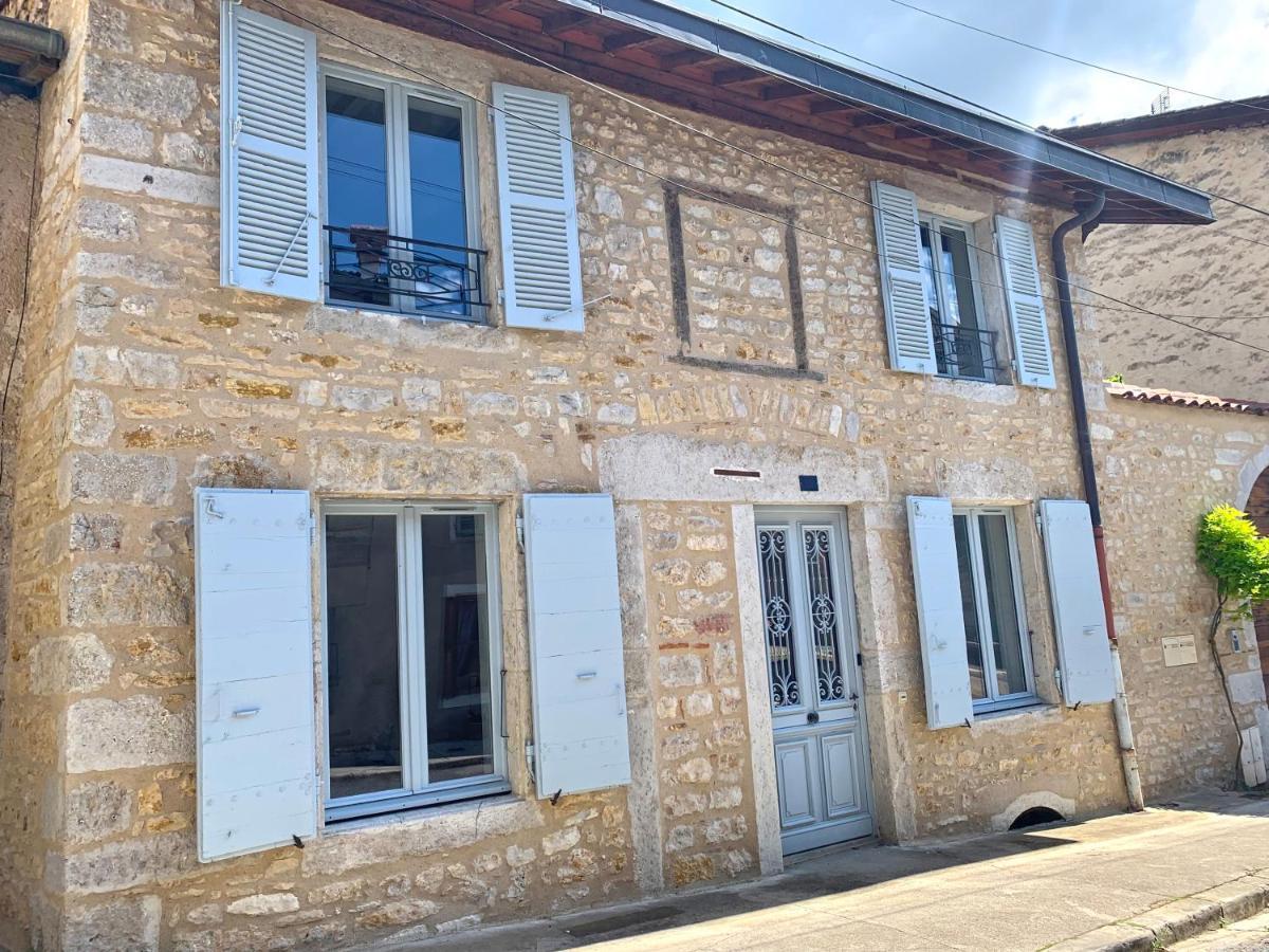 Gite Cosy Avec Jacuzzi Classe 3 Etoiles Poncin Εξωτερικό φωτογραφία